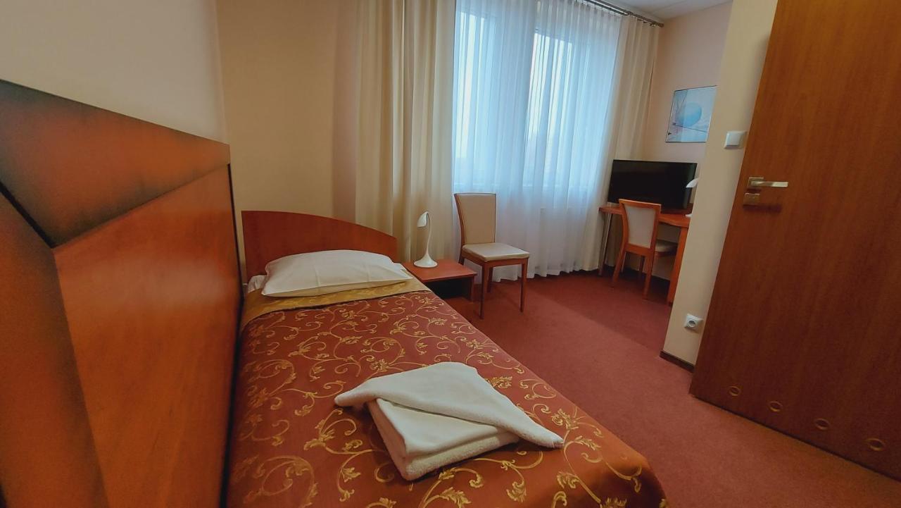 Hotel Stal Stalowa Wola Buitenkant foto